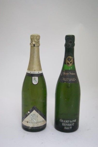 null Lot de deux bouteilles de champagne : De Manneville Blanc de Blancs et Henriot...