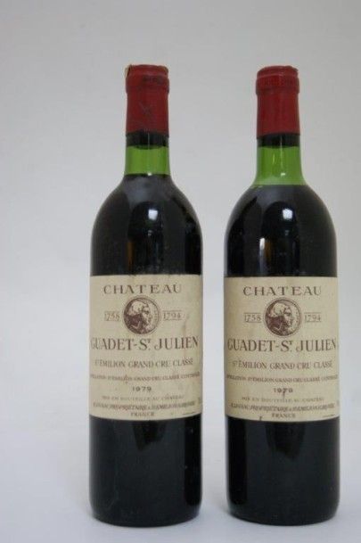 null 2 bouteilles Château Guadet Saint-Julien, Saint Emilion, 1979. (étiquettes légèrement...