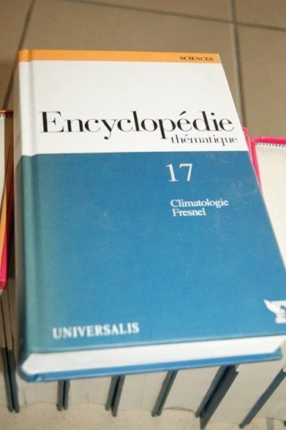 null Encyclopédie thématique Universalis. 24 volumes.