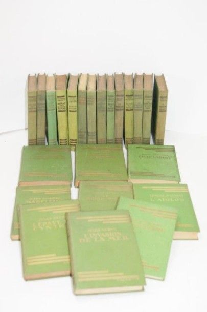 null Série de 23 livres, Hachette, vers 1930. Dont : Quo Vadis ? De Henryk Sienkiewicz,...