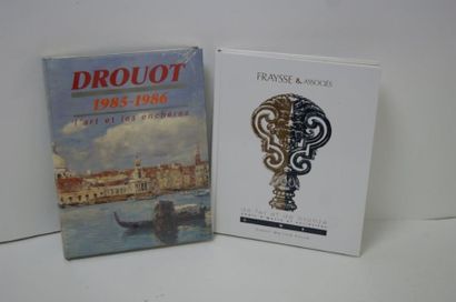null Lot de deux catalogues : collection Rullier (19 mai 2010), et un catalogue Drouot...