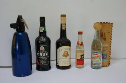 null Lot de 4 bouteilles d'alcools : Porto Lagrima, Porto Cruz, Ouzo, Aperitif grec....