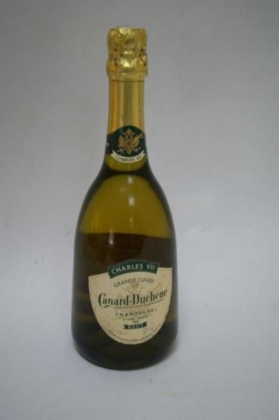 null 1 bouteille de champagne Canard Duchêne. Grande cuvée "Charles VII".