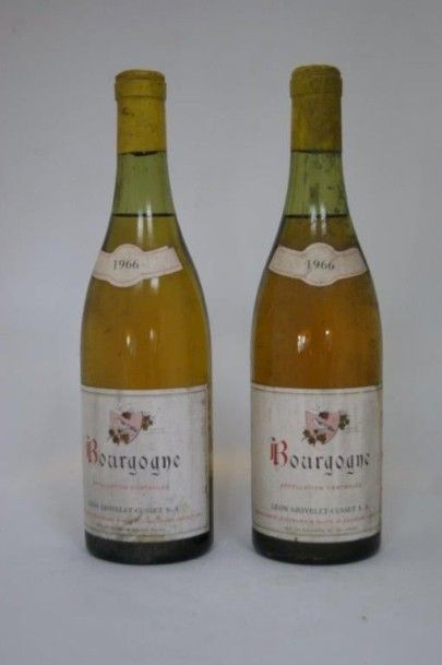 null 2 bouteilles de Nuits Saint Georges, Léon Grivelet Cusset, 1966.