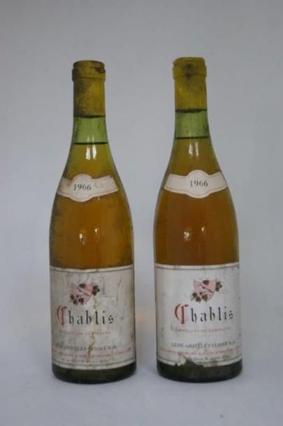 null 2 bouteilles de Chablis Léon Grivelet Cusset, 1966.