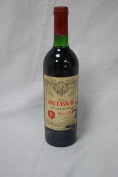 null 1 bouteille de Petrus, 1974. (étiquette abîmée, LB)