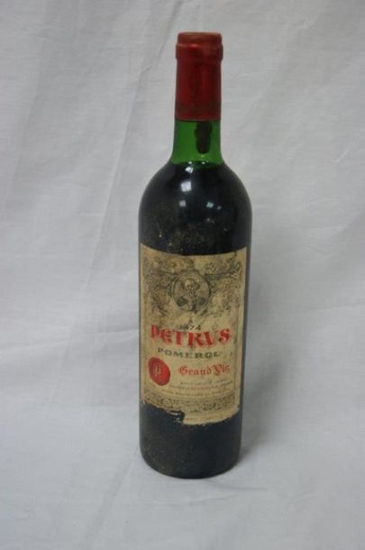 null 1 bouteille de Petrus, 1974. (étiquette abîmée, B)