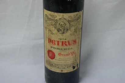 null 1 bouteille de Petrus, 1974. (étiquette légèrement abîmée, B)