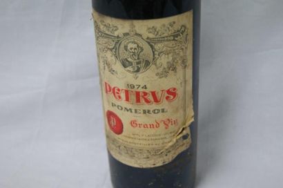 null 1 bouteille de Petrus, 1974. (étiquette abîmée (pliée), B)