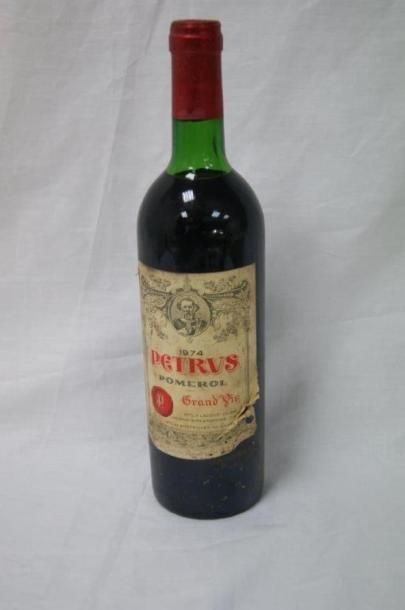 null 1 bouteille de Petrus, 1974. (étiquette abîmée (pliée), B)