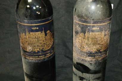 null 2 bouteilles de Margaux, Château Palmer, 1974. (étiquettes sales, légèrement...