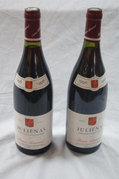 null 2 bouteilles de Juliénas, 1996. Domaine Pierre Armand.