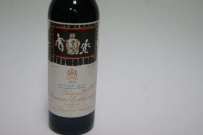 null 1 bouteille de Pauillac, Mouton Rothschild, 1994. Bouteille décorée par Karel...