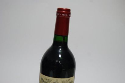 null 1 bouteille de Pomerol, Petrus, 1995.