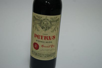 null 1 bouteille de Pomerol, Petrus, 1995.