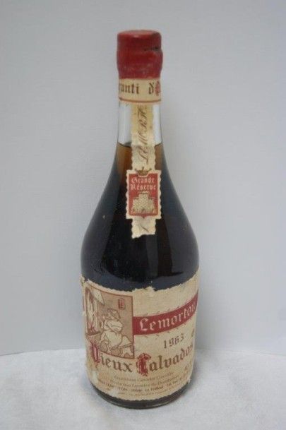 null 1 bouteille de Vieux Calvados Lemorton 1963. (étiquette supérieure légèrement...