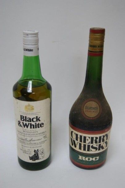 null Lot de 2 bouteilles d'alcools : Cherry Whisky et du Scotch Black & White.