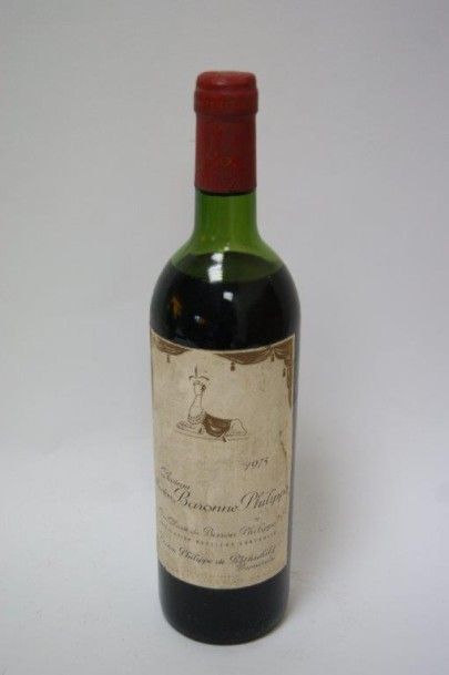 null 1 bouteille de Château Mouton, Baronne Philippe de Rothschild, 1975. (niveau...