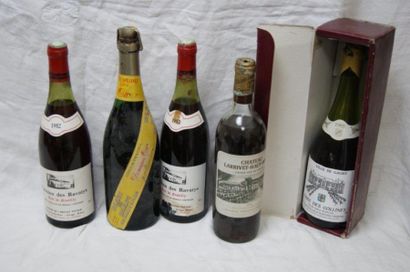null Lot de 5 bouteilles de vin : Larrivet-Haut-Brion 1975 (capsule percée, bouchon...
