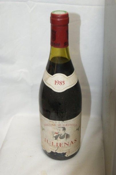 null 1 bouteille de Juliénas, 1985. Etiquette sale et abîmée.