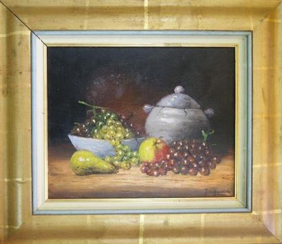 null JACQUIOT "Nature morte aux raisins" Huile sur toile. 38 x 46 cm Cadre en bois...