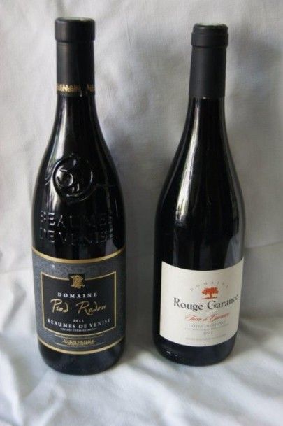 null Lot de deux bouteilles : Baume de Venise (domaine Piedredon, 2011) et Côtes...