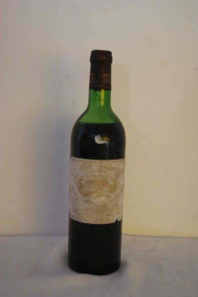 null 1 bouteille de château Margaux, 1977 (étiquette sale et légèrement abîmée, niveau...