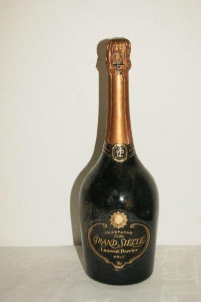 null 1 bouteille de champagne Laurent Perrier, cuvée "Grand Siècle". (étiquette légèrement...