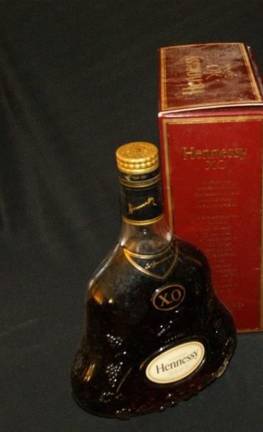 null 1 bouteille de Cognac Hennessy XO, dans sa boite, 70 cl