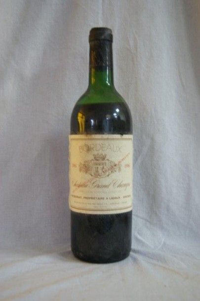 null 1 bouteille de Bordeaux, château Grand Champ, 1986 (étique sale et décollée...