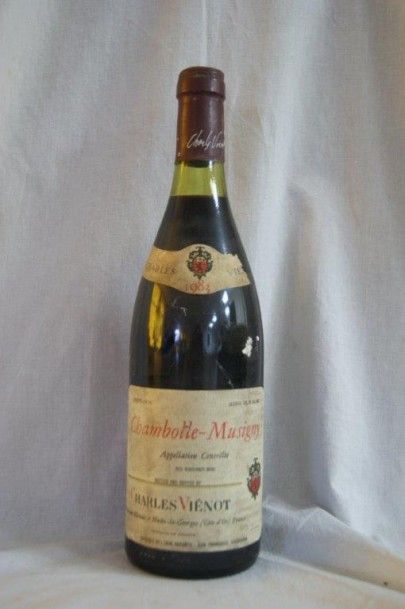 null 1 bouteille de Chambolle-Musigny, Charles Viénot, 1983. (étiquette sale et ...