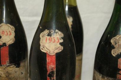 null 8 bouteilles de CHATEAU NEUF DU PAPE 1955 ( étiquettes sales abimées ) niveau...