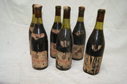 null 4 Bouteilles de BOURGUEIL 1953 + 1 bouteille de Bourgueuil 1959(?) et 2 bouteilles...