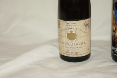 null Lot de 3 bouteilles de vin rouge : Bordeaux "Cuvée du Bicentenaire de la Révolution",...