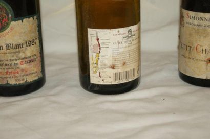 null Lot de 3 bouteilles de vin blanc : Saint Romain 1987, Bourgogne 1989 "Patriarche",...