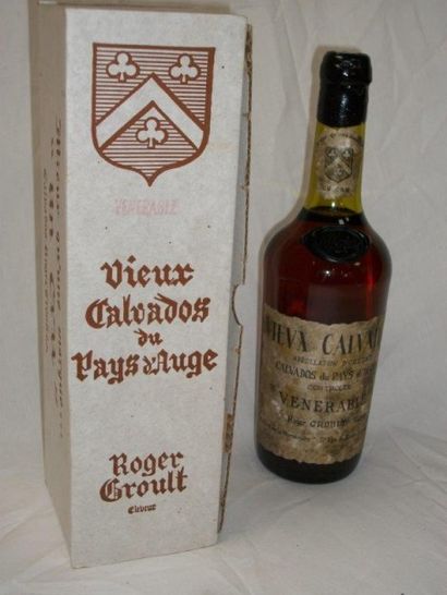 null Bouteille de Vieux Calvados "Le Vénérable" par Roger Groult.