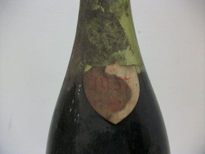 null 2 bouteilles de Volnay, Clos des Chênes, Charles Giraud, 1957 (pour l'une)....