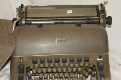 null JAPY Machine à écrire en métal laqué vert. Avec sa housse