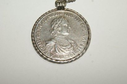 null RUSSIE Médaille en argent, figurant Pierre le Grand (XVIIIe siècle). Chaîne...