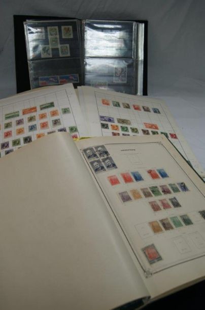 null MONDE Lot de 3 albums de timbres. Dont Irak, Luxembourg, Roumanie, Argentine...