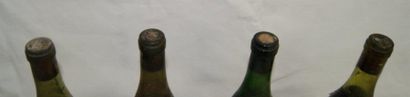 null 4 bouteilles de Côtes du Rhône "Les Caroubes" Daniel Duvernois, 1970. (étiquettes...