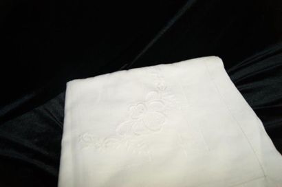 null Service de table en fin coton/lin, comprenant une nappe (240 x 140 cm), à décor...