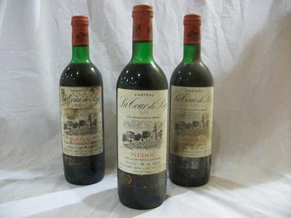null 3 bouteilles de Médoc, Château la Tour de By, 1976 (étiquette décolée et très...