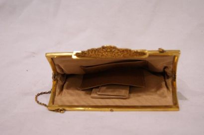 null Petit sac "bourse" en tissu et métal doré. 16 x 17 cm