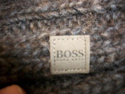 null Hugo BOSS Lot de vêtements, comprenant un gilet en laine taille S, une écharpe...