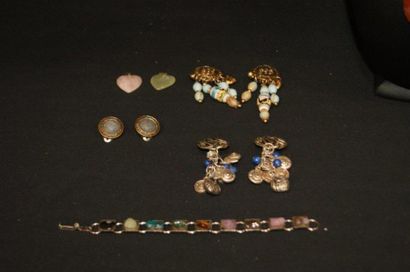 null Lot de bijoux en pierres dures et résine, comprenant un collier, un bracelet,...