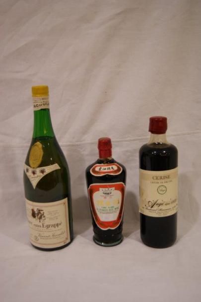 null 3 bouteilles d'apéritifs : Marc extra-égrappé , Crème de cerise, Alcool de ...