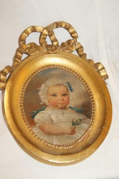 null Ecole française du XIXe s, Portrait d'enfant, huile sur panneau. Cadre en bois...