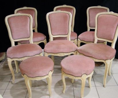 null Ensemble composé de 6 chaises et 2 tabourets en bois laqué blanc, garniture...