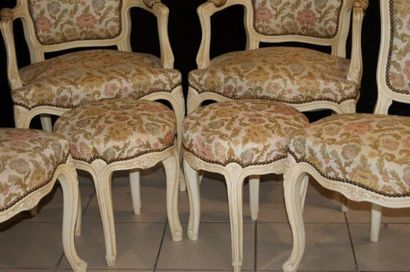 null Ensemble composé de 2 fauteuils, 2 chaises et deux tabourets en bois laqué blanc....